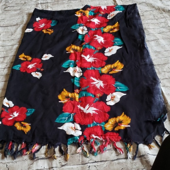 100% Rayon floral scarf - Picture 2 of 4